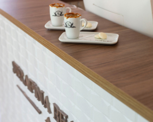 Mobilier comercial la comanda